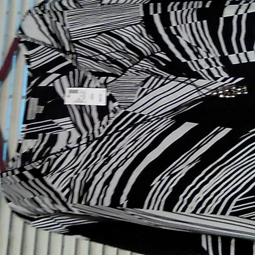 Avenue Lightweight top. 18/20 NWT - Picture 2 of 16